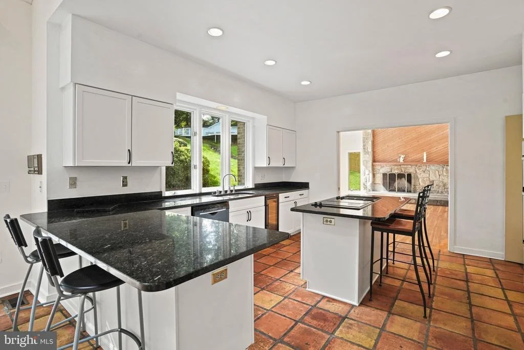 Photo of 10320 GLEN ROAD