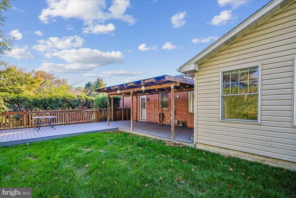 Photo of 8101 SUNDOWN LANE