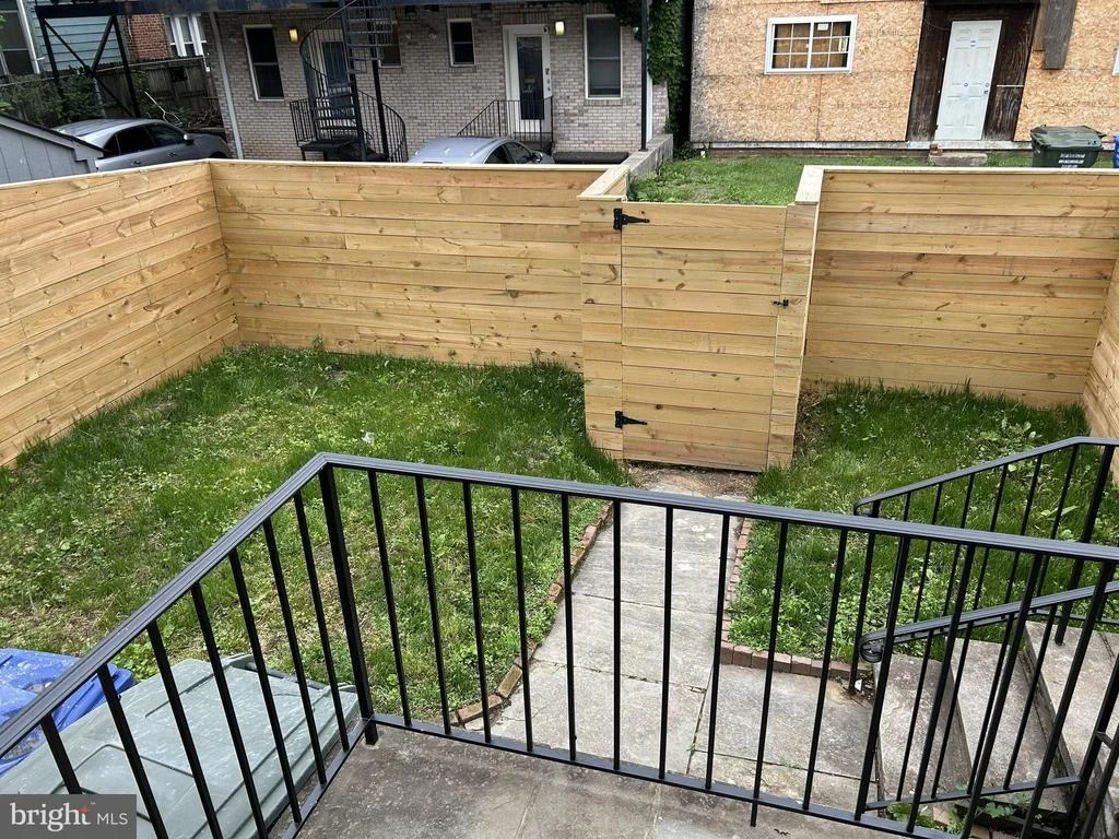 Photo of 928 PERRY PLACE NE