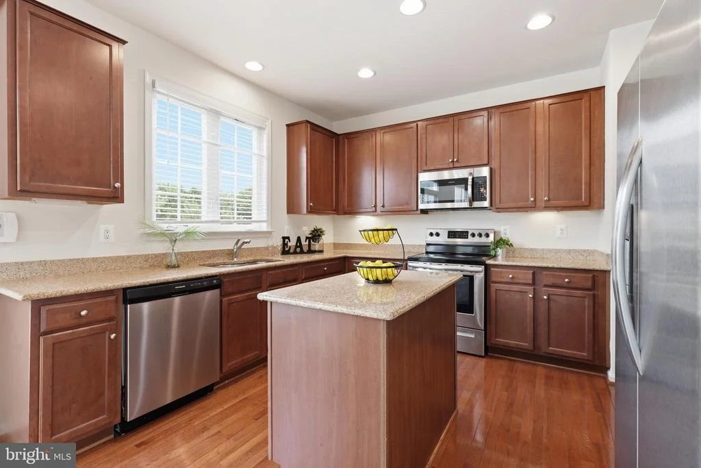 Photo of 17515 MINA LANE