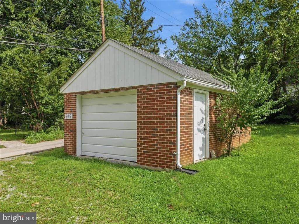 Photo of 939 VIEW STREET