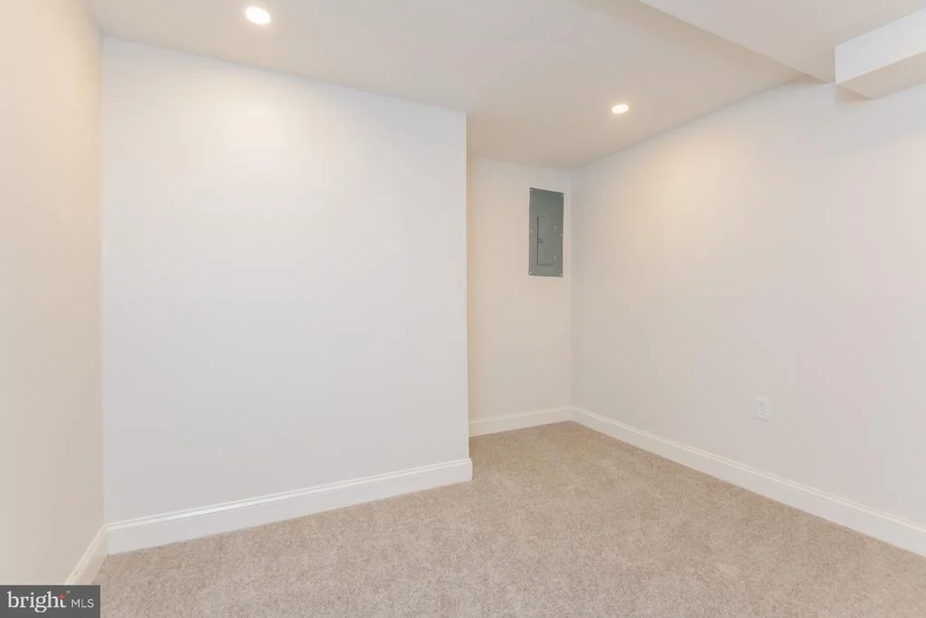 Photo of 10103 MEREDITH AVENUE
