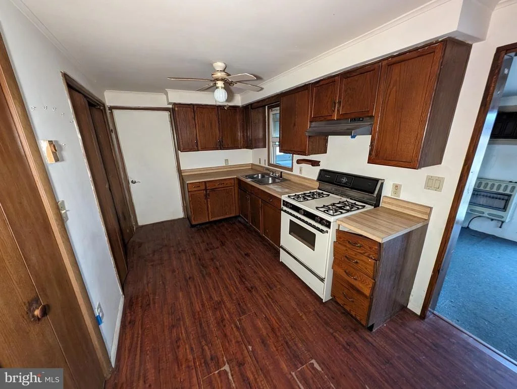 Photo of 585 GROVE NECK ROAD
