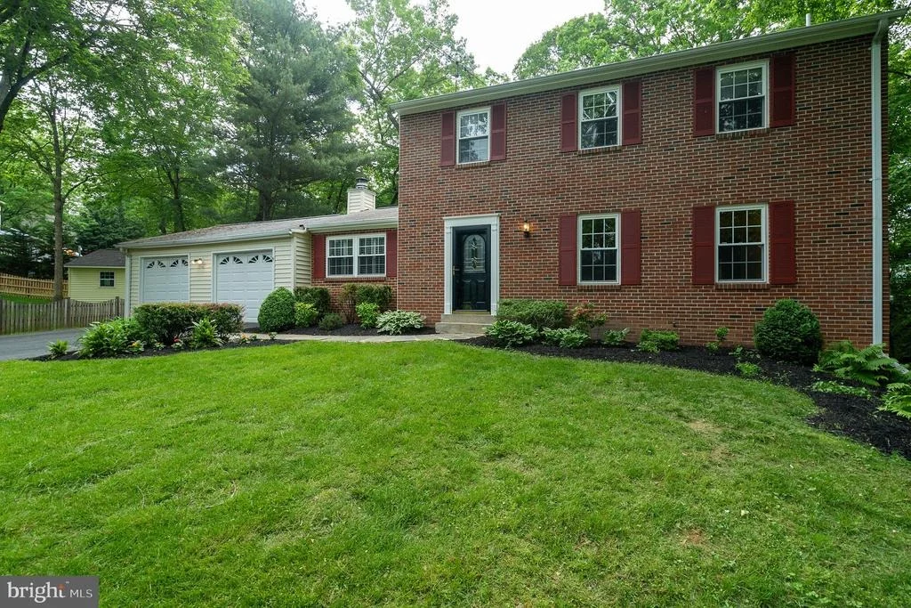 Photo of 8924 ROUNDLEAF WAY