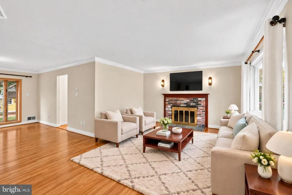 Photo of 5624 QUEENSBERRY AVENUE