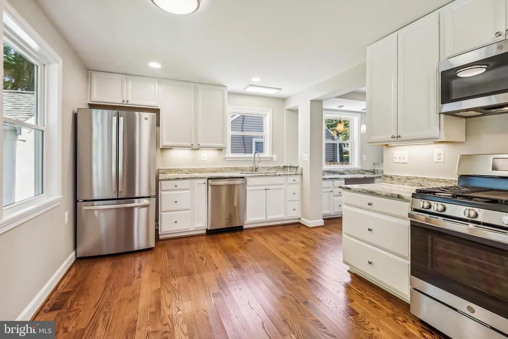 Photo of 3033 WAYNE ROAD