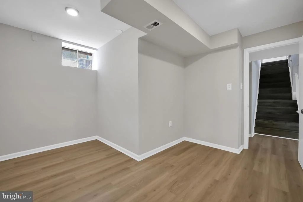 Photo of 833 LOXFORD TERRACE