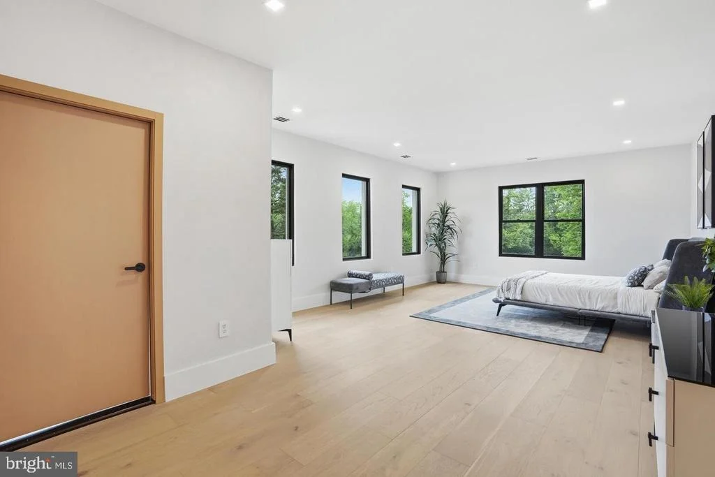 Photo of 1124 SAVILE LANE