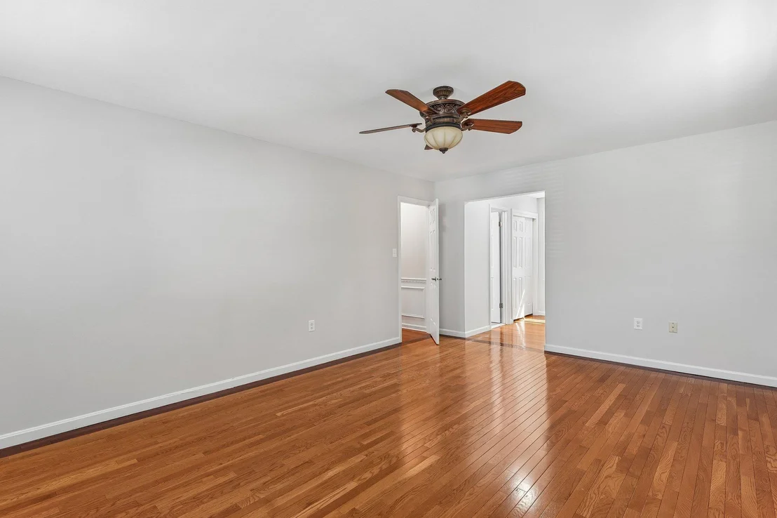 Photo of 8600 VALLEY DR
