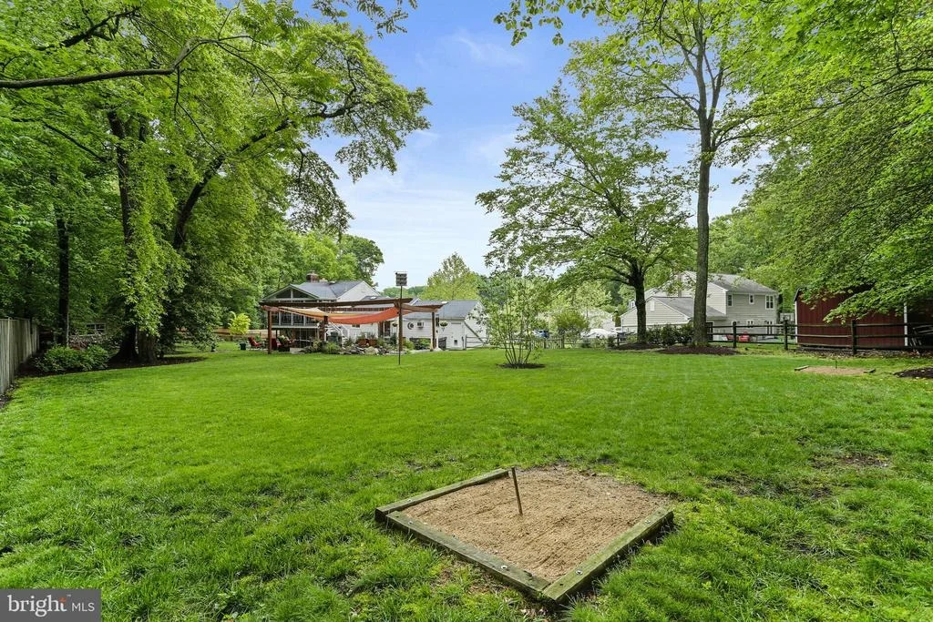 Photo of 10000 MADRONAWOOD DRIVE