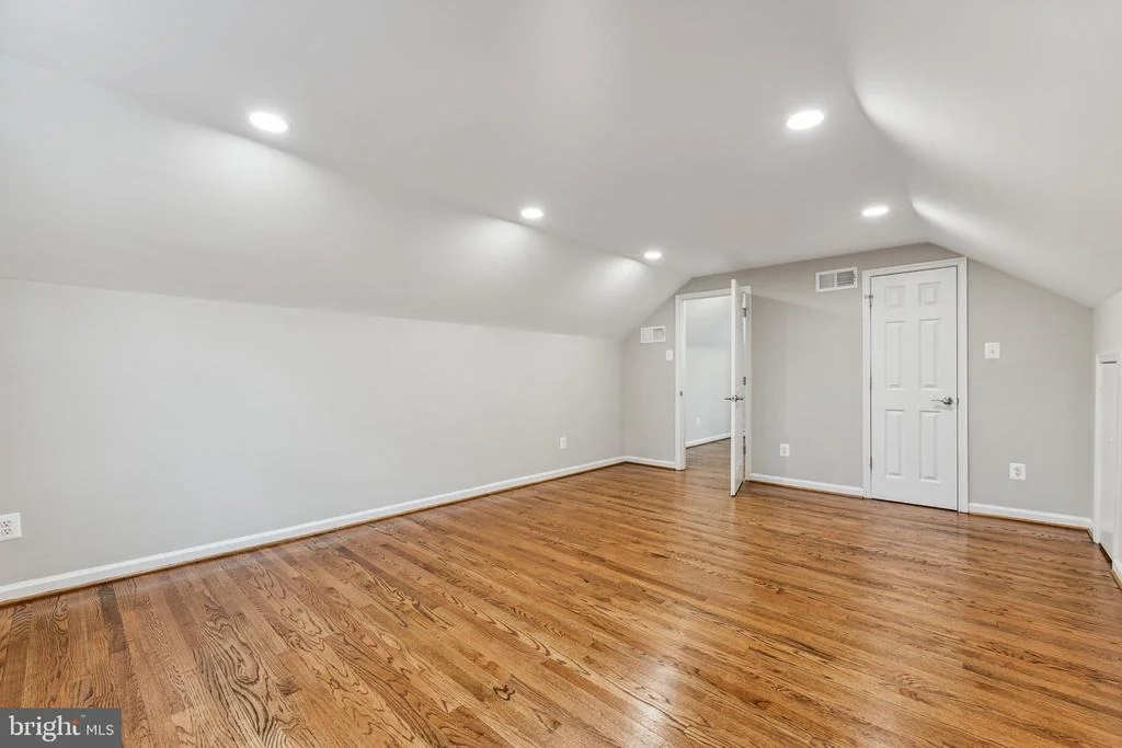 Photo of 3912 KING ARTHUR ROAD