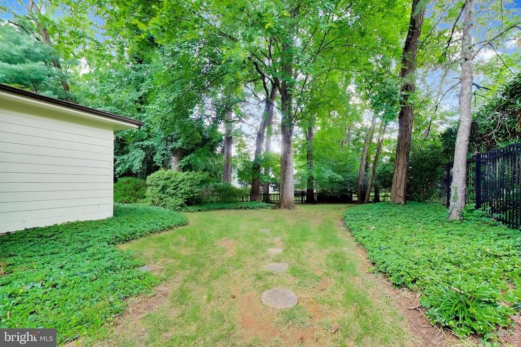 Photo of 9617 FALLS BRIDGE LANE