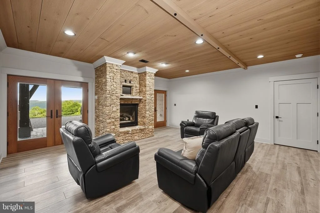 Photo of 415 NAZELROD ROAD