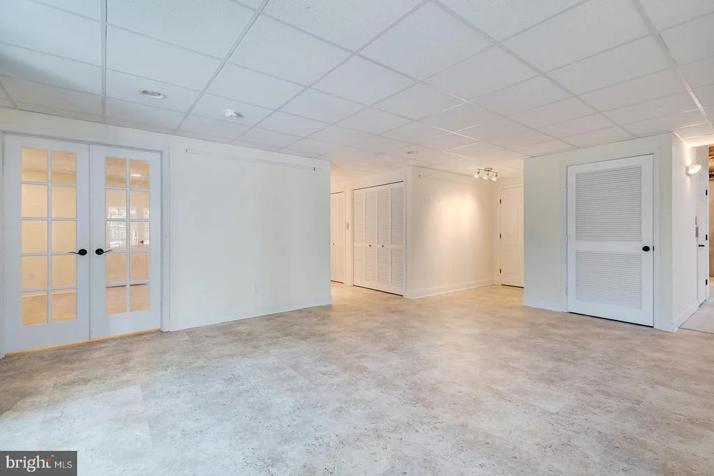 Photo of 142 W SHORE DRIVE