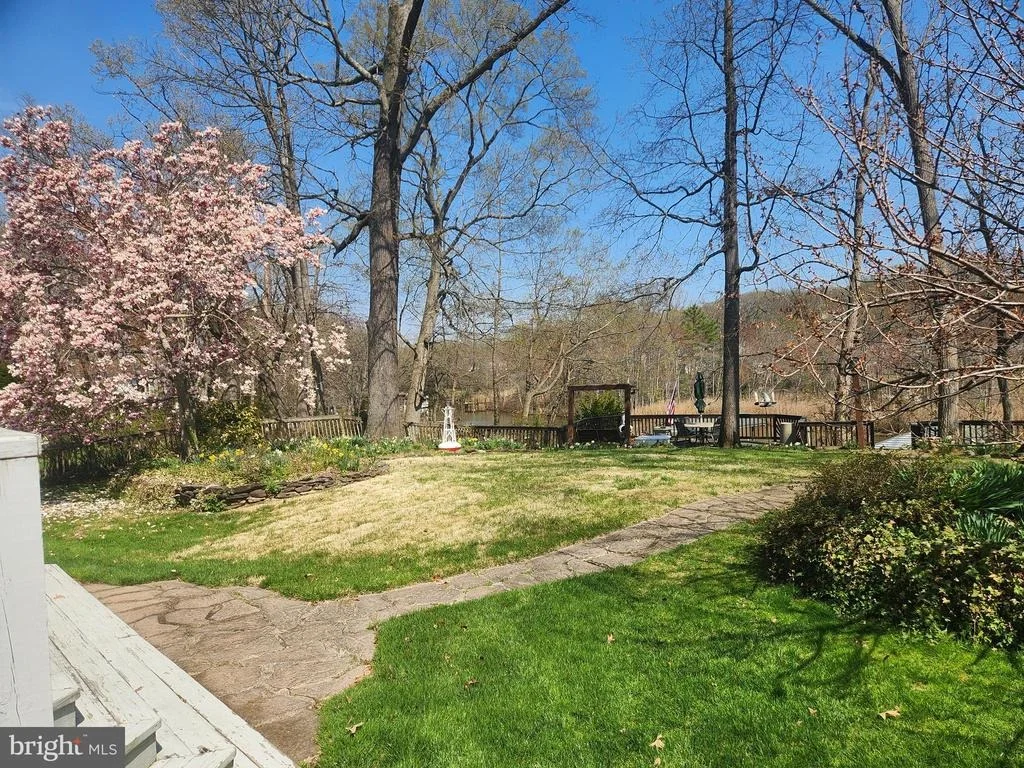 Photo of 215 GARNETT ROAD