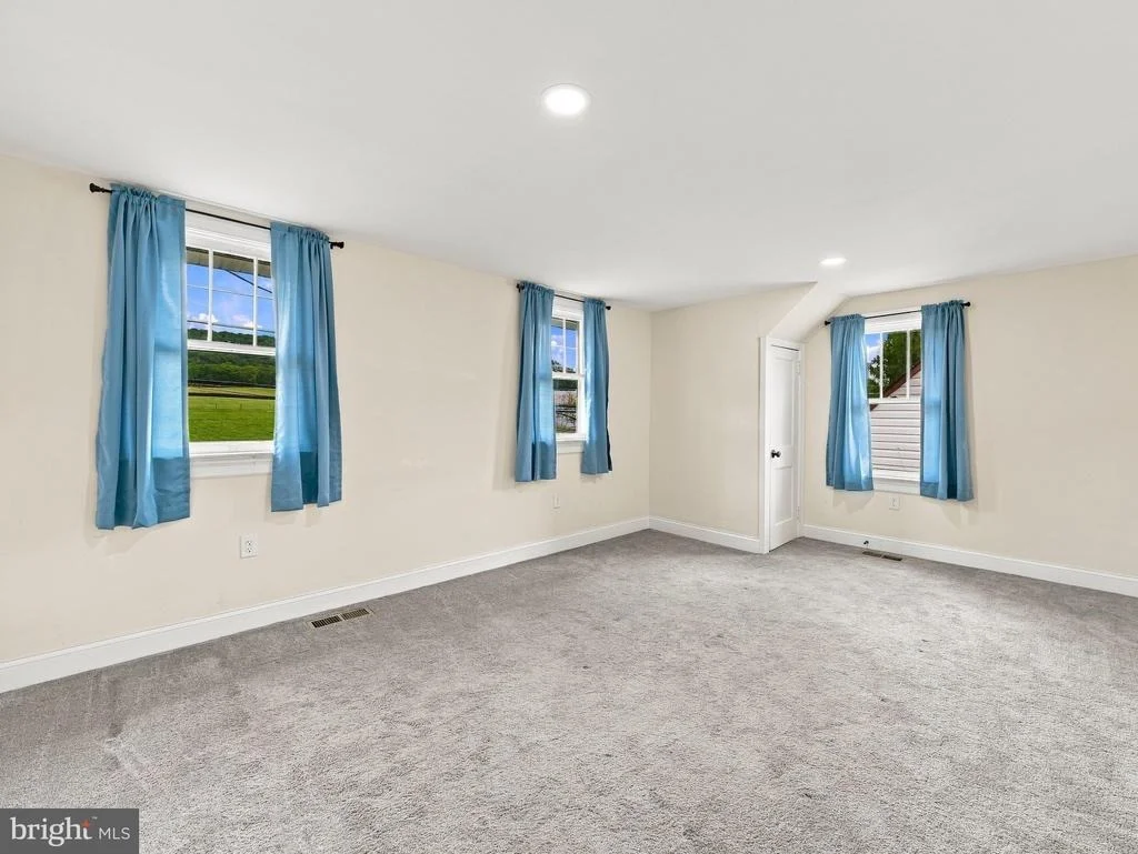 Photo of 8118 MAPLEVILLE ROAD