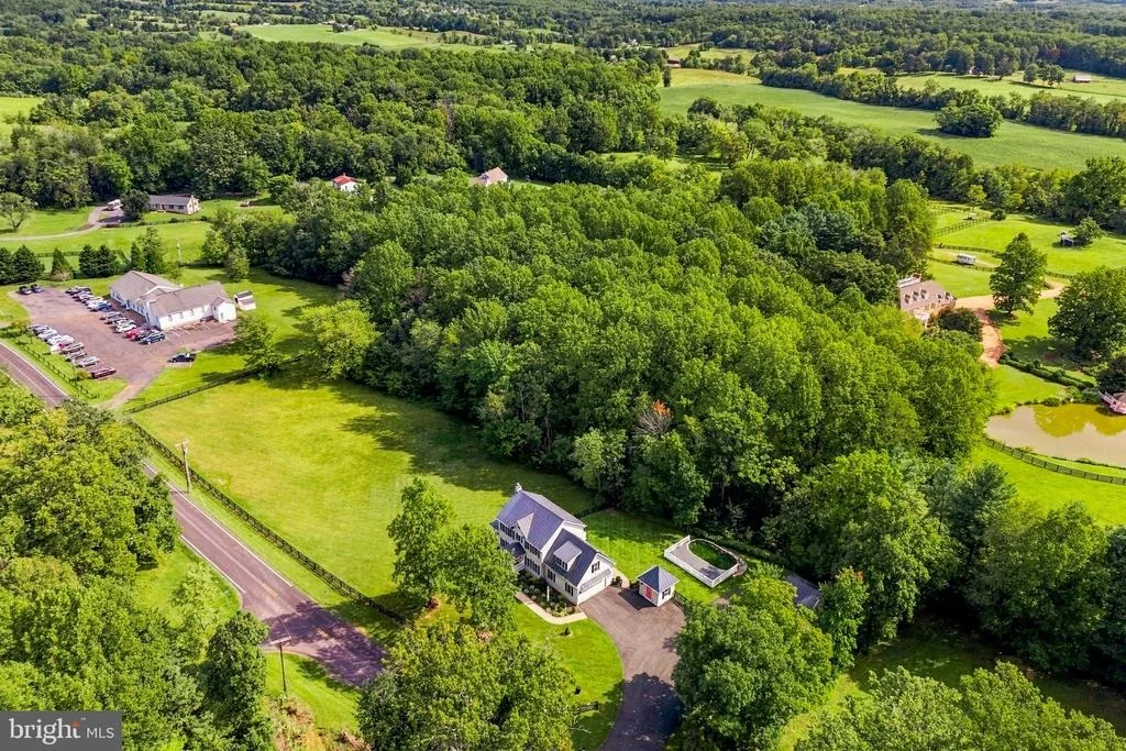 Photo of 7135 LEEDS MANOR ROAD