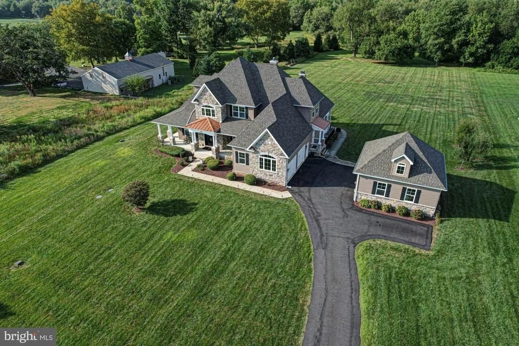 Photo of 1233 BUNKER HILL ROAD