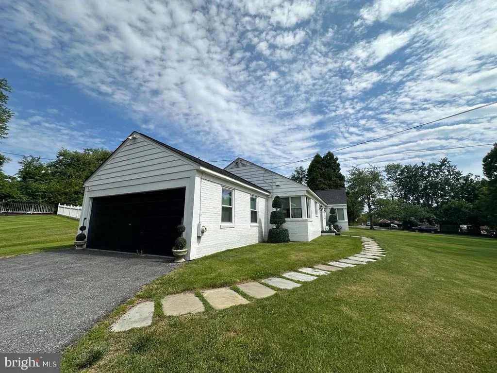 Photo of 10001 COUNSELMAN ROAD