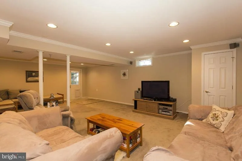 Photo of 10941 HILLTOP LANE