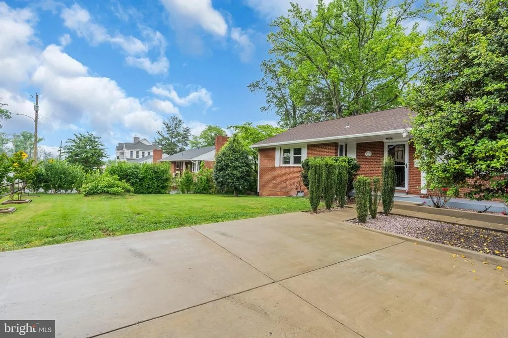 Photo of 6809 BRADDOCK ROAD