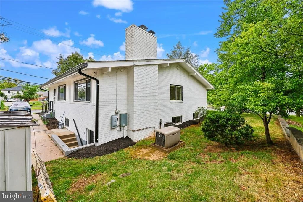 Photo of 1105 LAMBERTON DRIVE