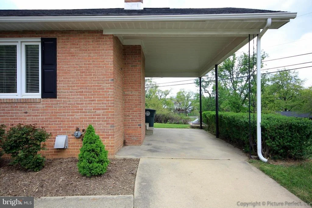 Photo of 407 DELAWARE ROAD