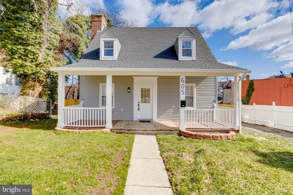 Photo of 605 WALNUT AVENUE