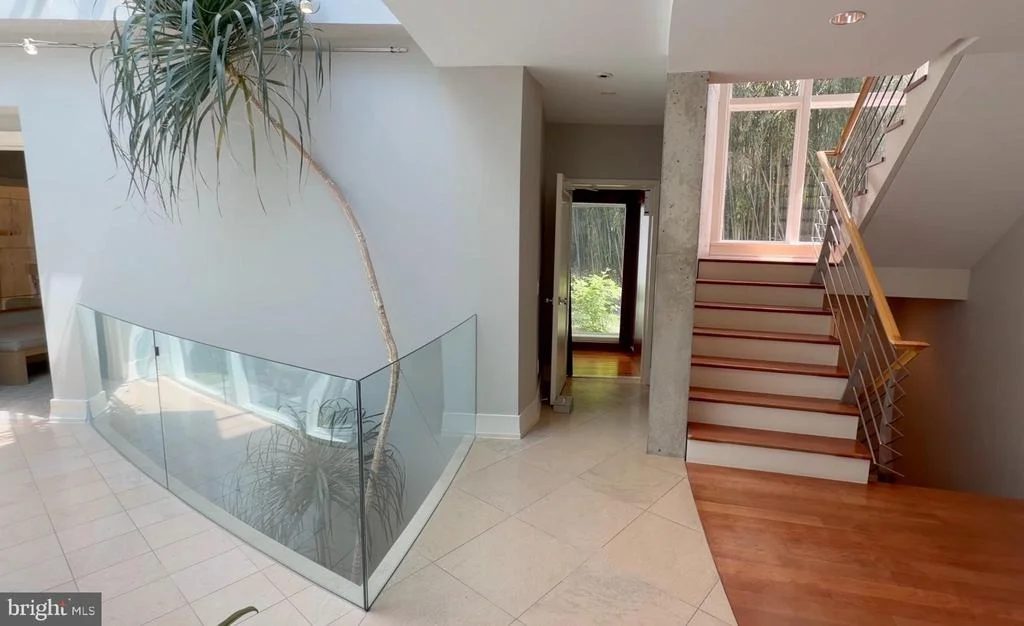 Photo of 1100 CREST LANE