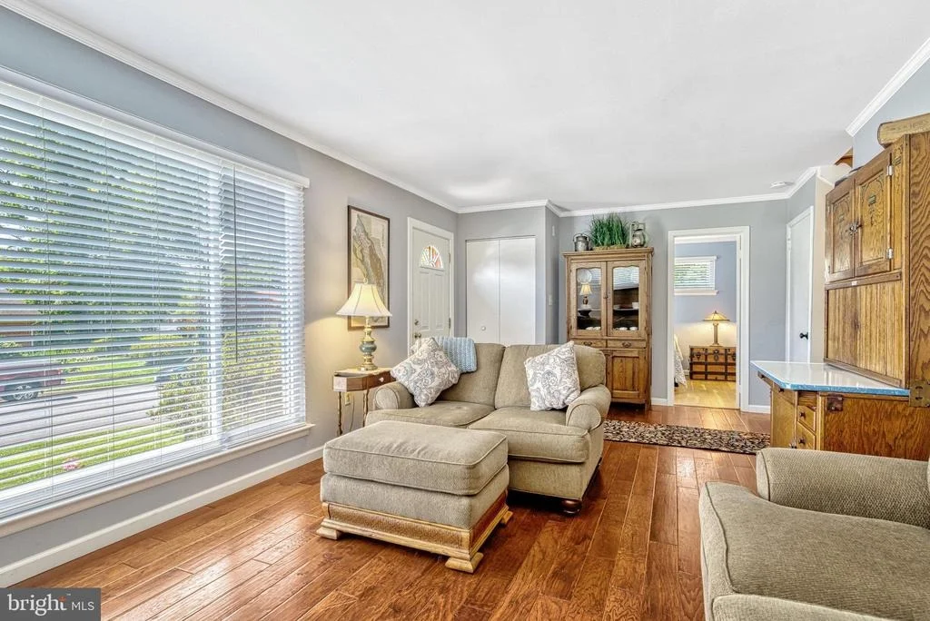 Photo of 10318 FOREST AVENUE