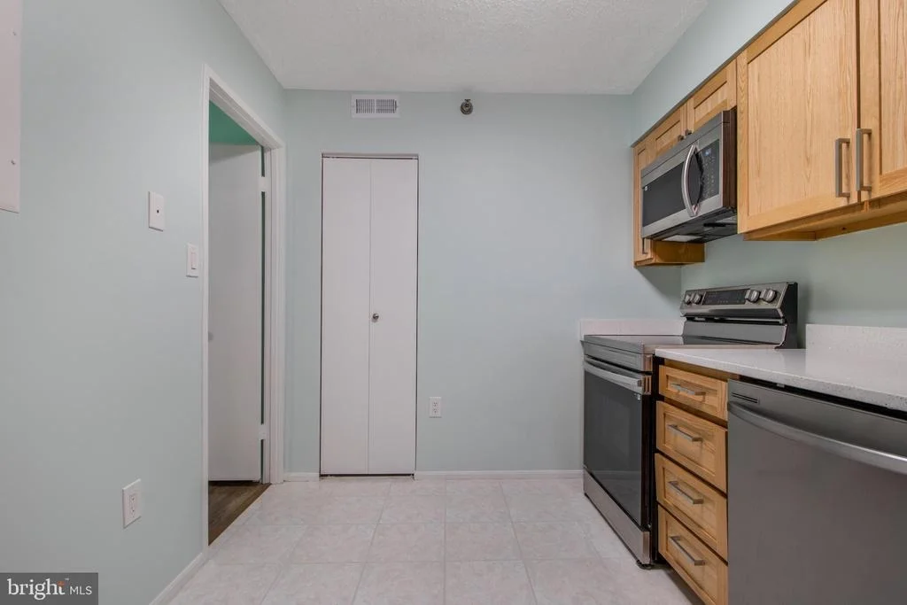 Photo of Unit 31020 at 15115 INTERLACHEN DRIVE