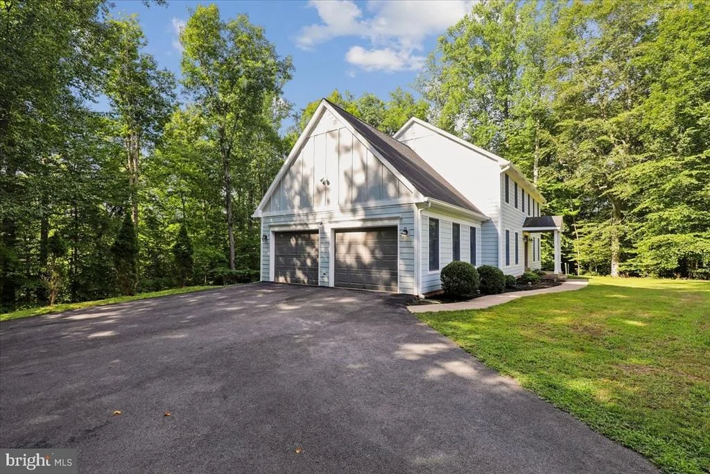 Photo of 8253 HONEYSUCKLE ROAD