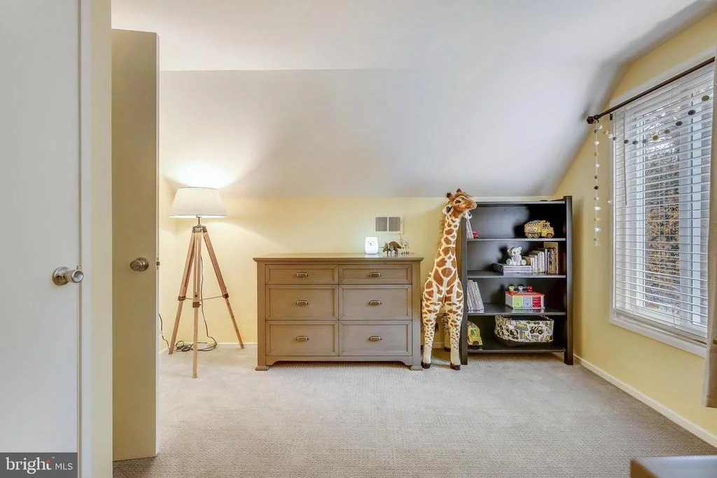 Photo of 10105 MEREDITH AVENUE
