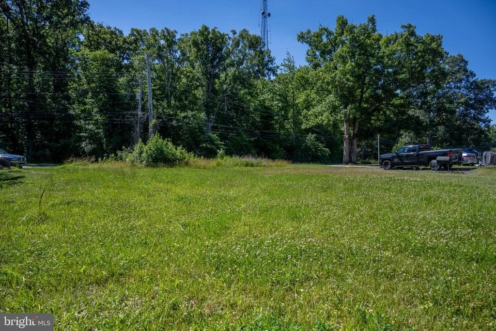 Photo of 8302 DYSON ROAD