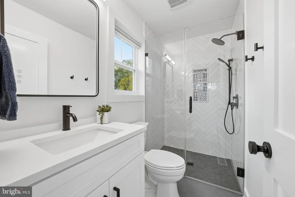 Photo of 1422 HOWARD ROAD