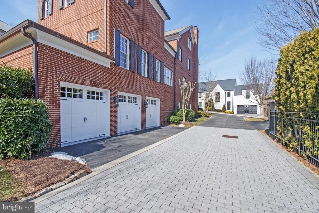 Photo of 1935 FOXVIEW CIRCLE NW