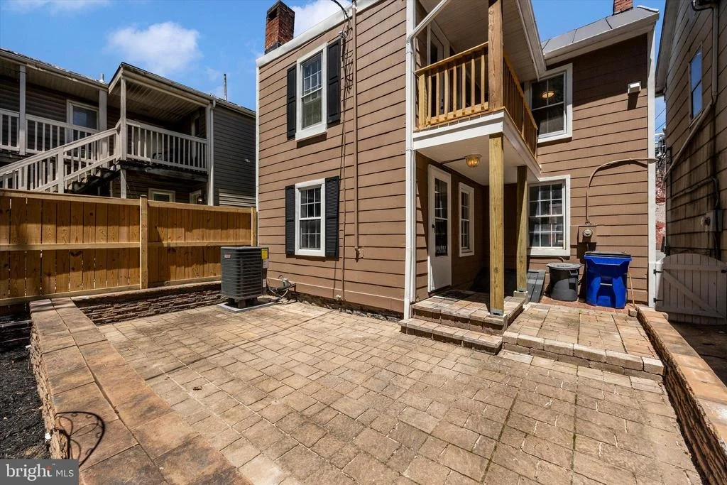Photo of 246 E 7TH STREET
