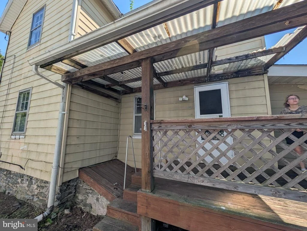 Photo of 6090 FALLS ROAD