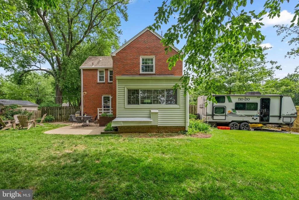 Photo of 1709 WHITE OAK DRIVE