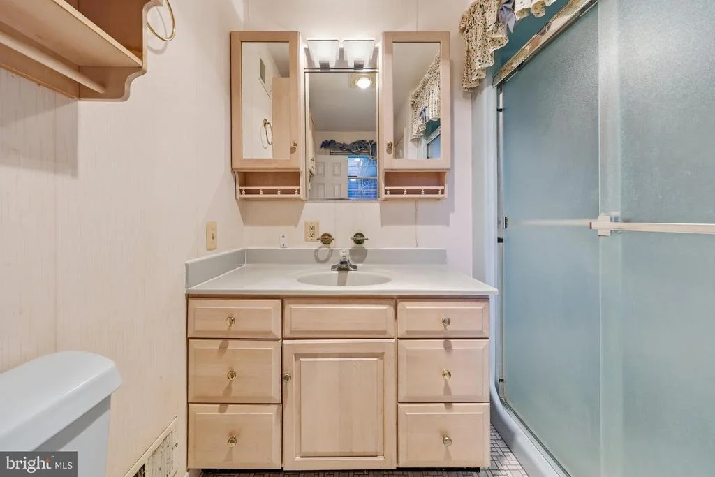 Photo of 5194 DEBRA ROAD