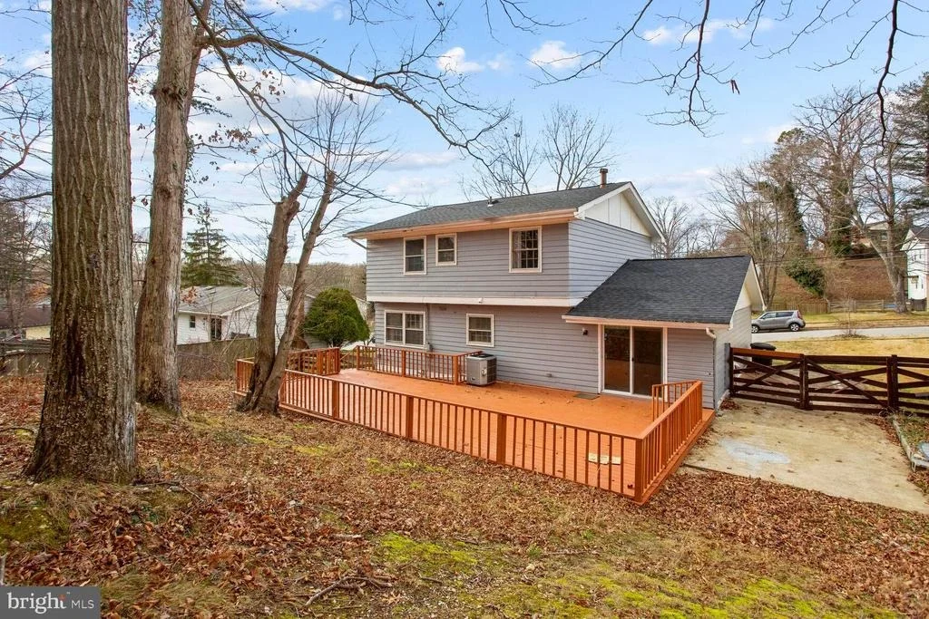 Photo of 7510 LENHAM DRIVE