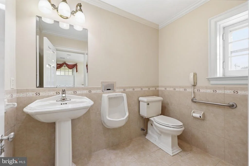 Photo of 310 UPPER COLLEGE TERRACE