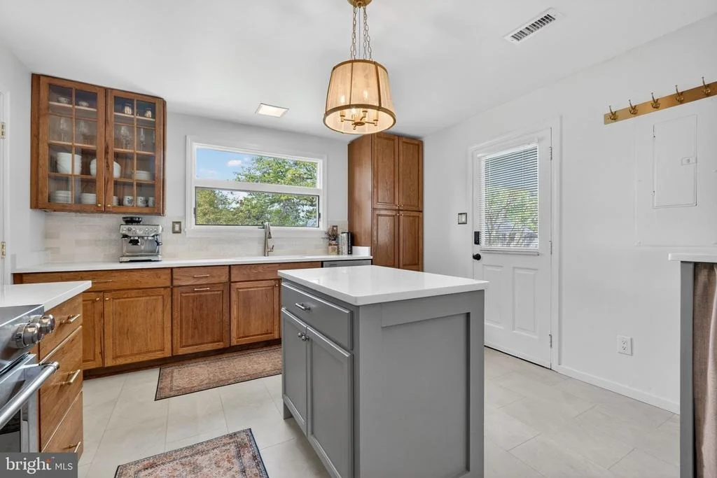 Photo of 7018 QUANDER ROAD