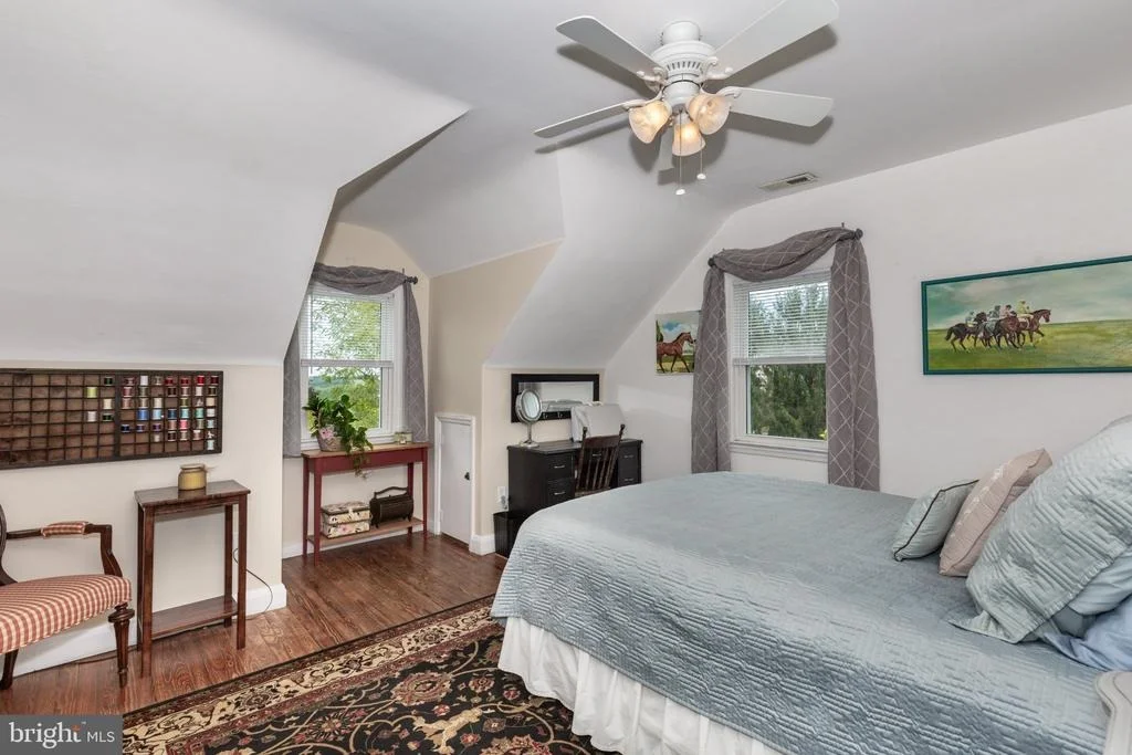 Photo of 701 LONGVIEW AVENUE