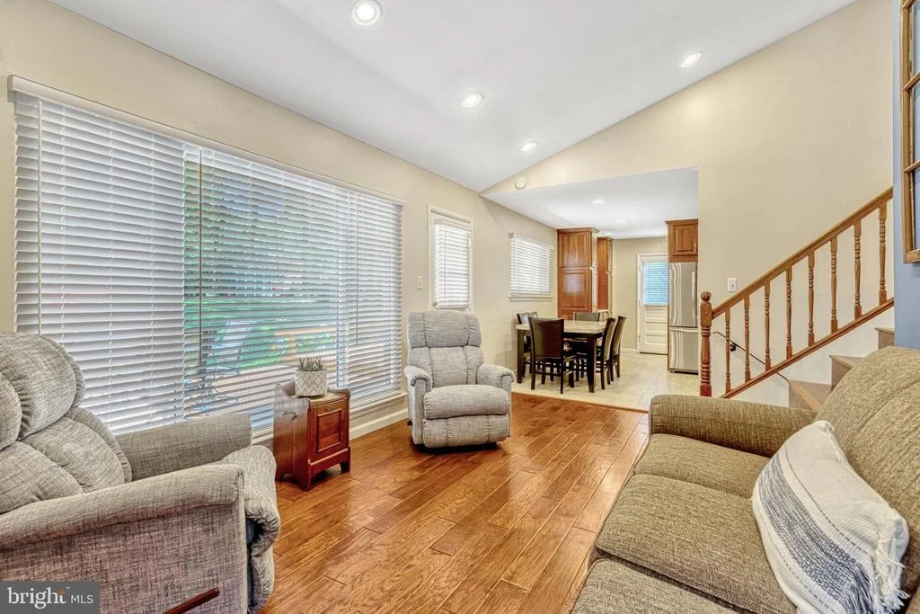 Photo of 10318 FOREST AVENUE