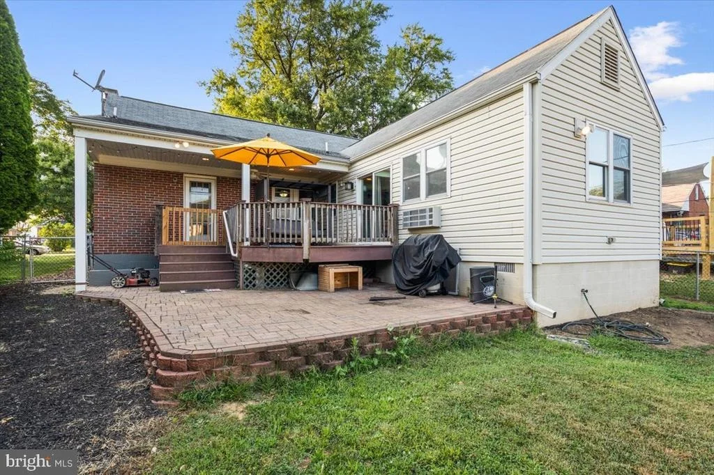 Photo of 604 LEE PLACE