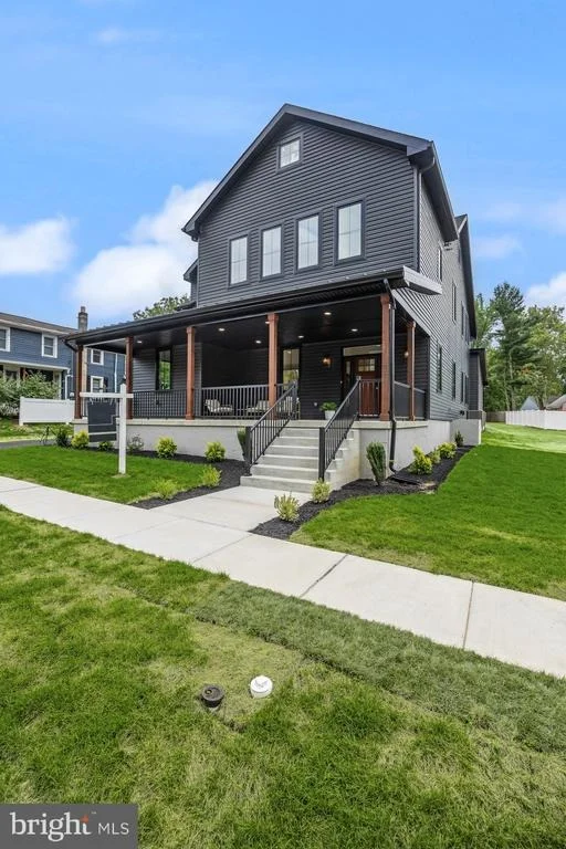 Photo of 8 CHAPEL AVE