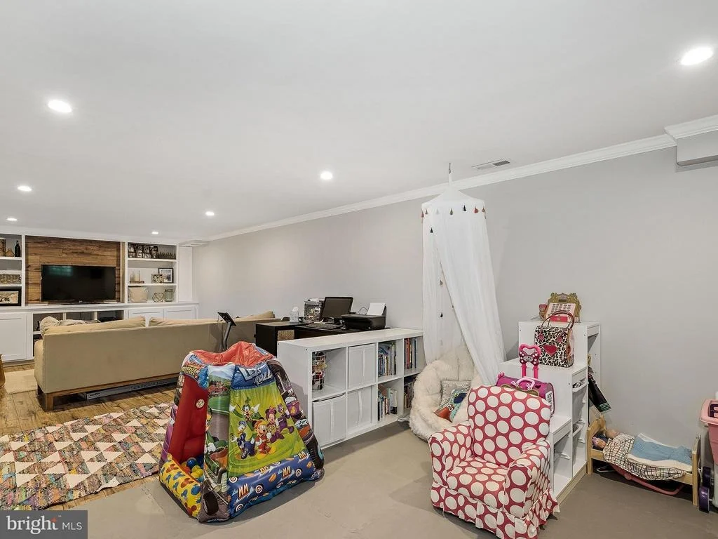 Photo of 12117 EDGEMONT STREET