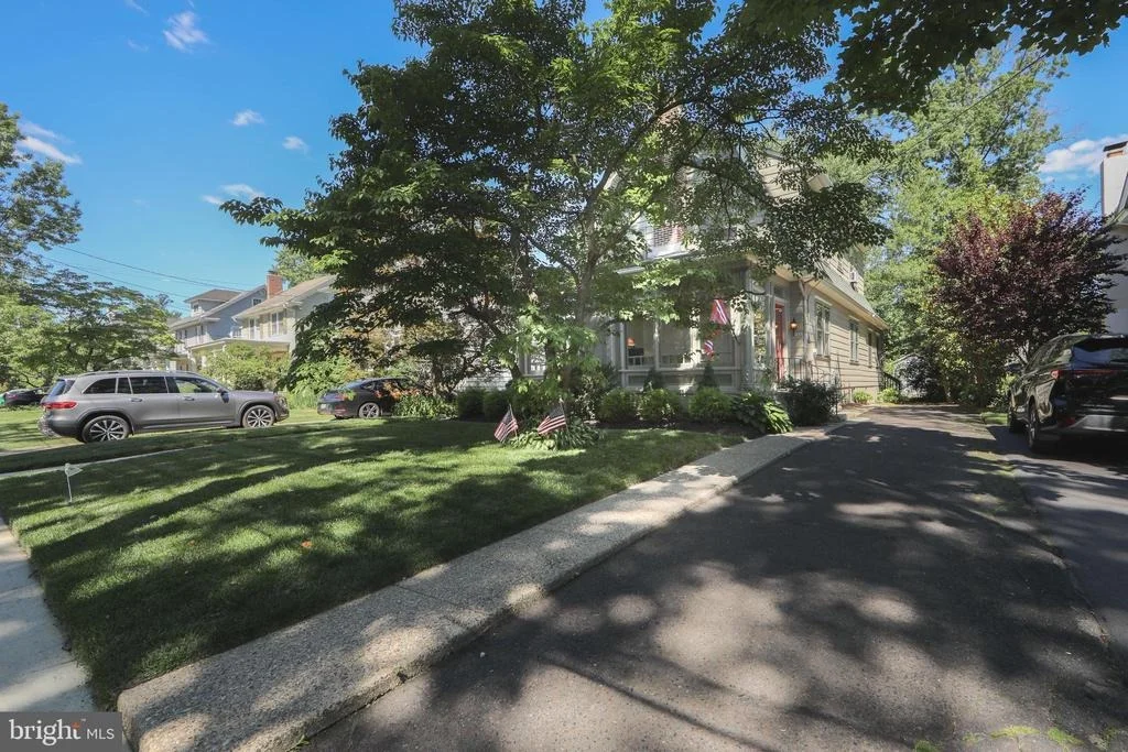 Photo of 237 RHOADS AVENUE