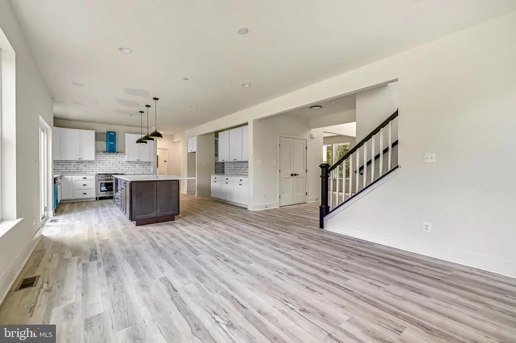 Photo of 1909 MITCHELL DRIVE